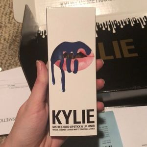 Kylie Cosmetics Freedom Lip Kit